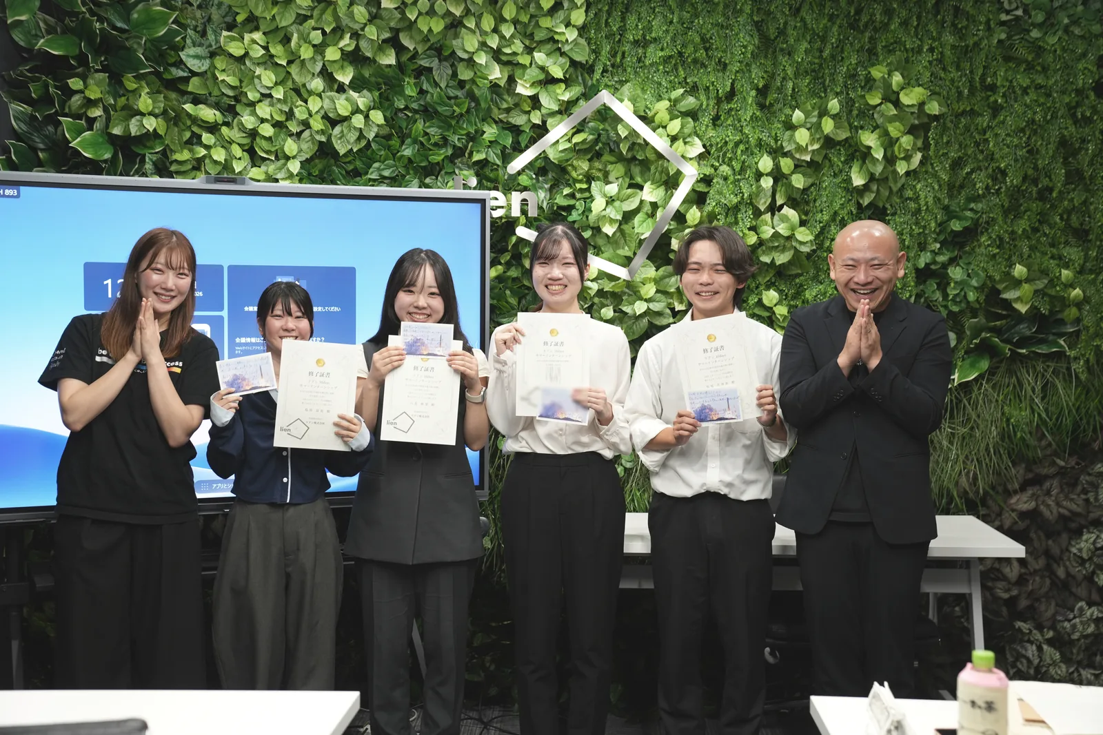 2026年リアン株式会社サマーインターンシップ最終日の集合写真